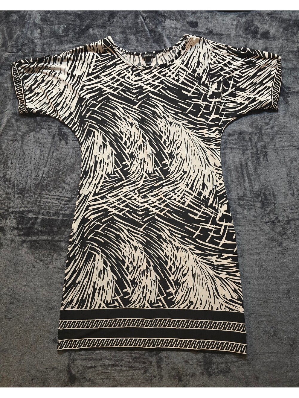 Forever Black and White Printed Short Sleeve Dress Size Medium
